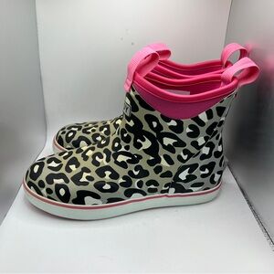 Women’s BUOY Cheetah Print Boots Size 6